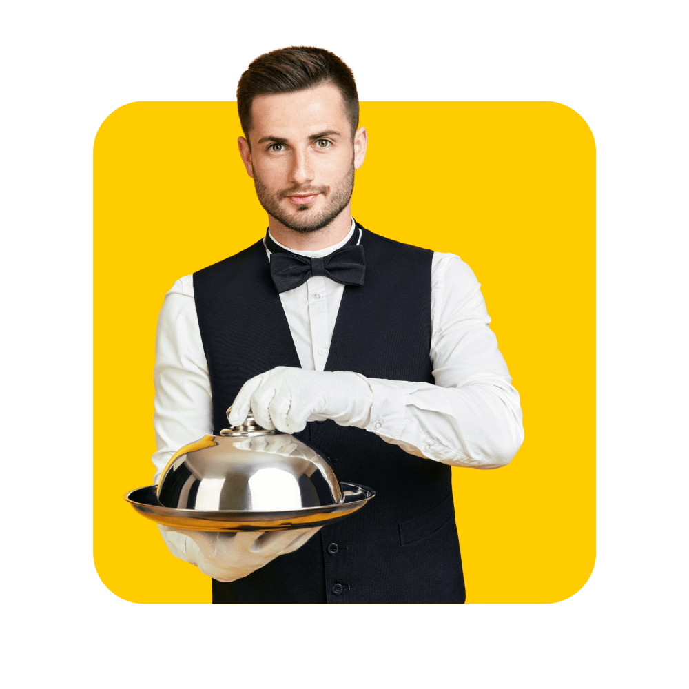 Serveur avec plateau sur fond jaune - outils de fidélisation client